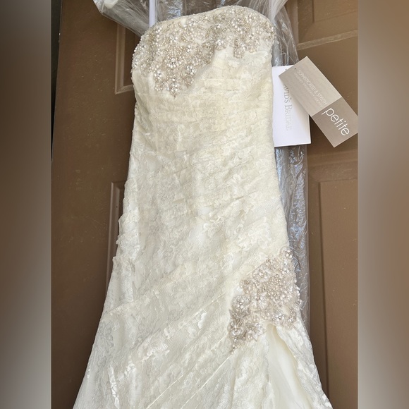 Ivory Wedding Dress Never Worn Perfect condition Size 0 Petite Lace & Train OTNW - Picture 2 of 12